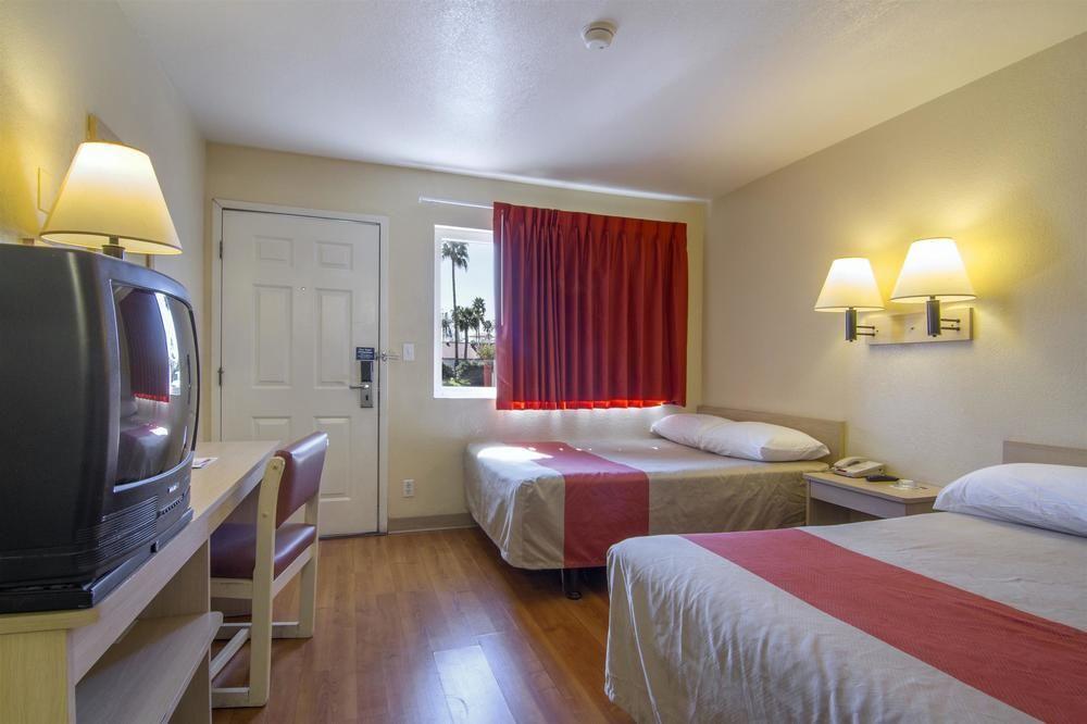 Motel 6 Mesa North Exterior photo