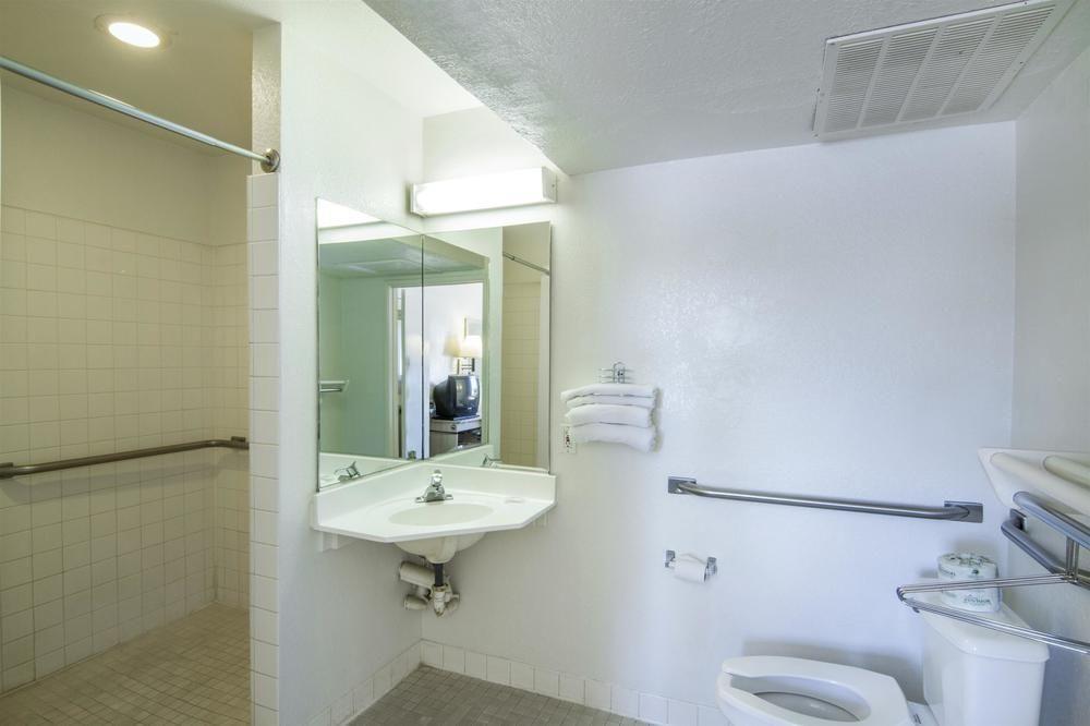Motel 6 Mesa North Exterior photo