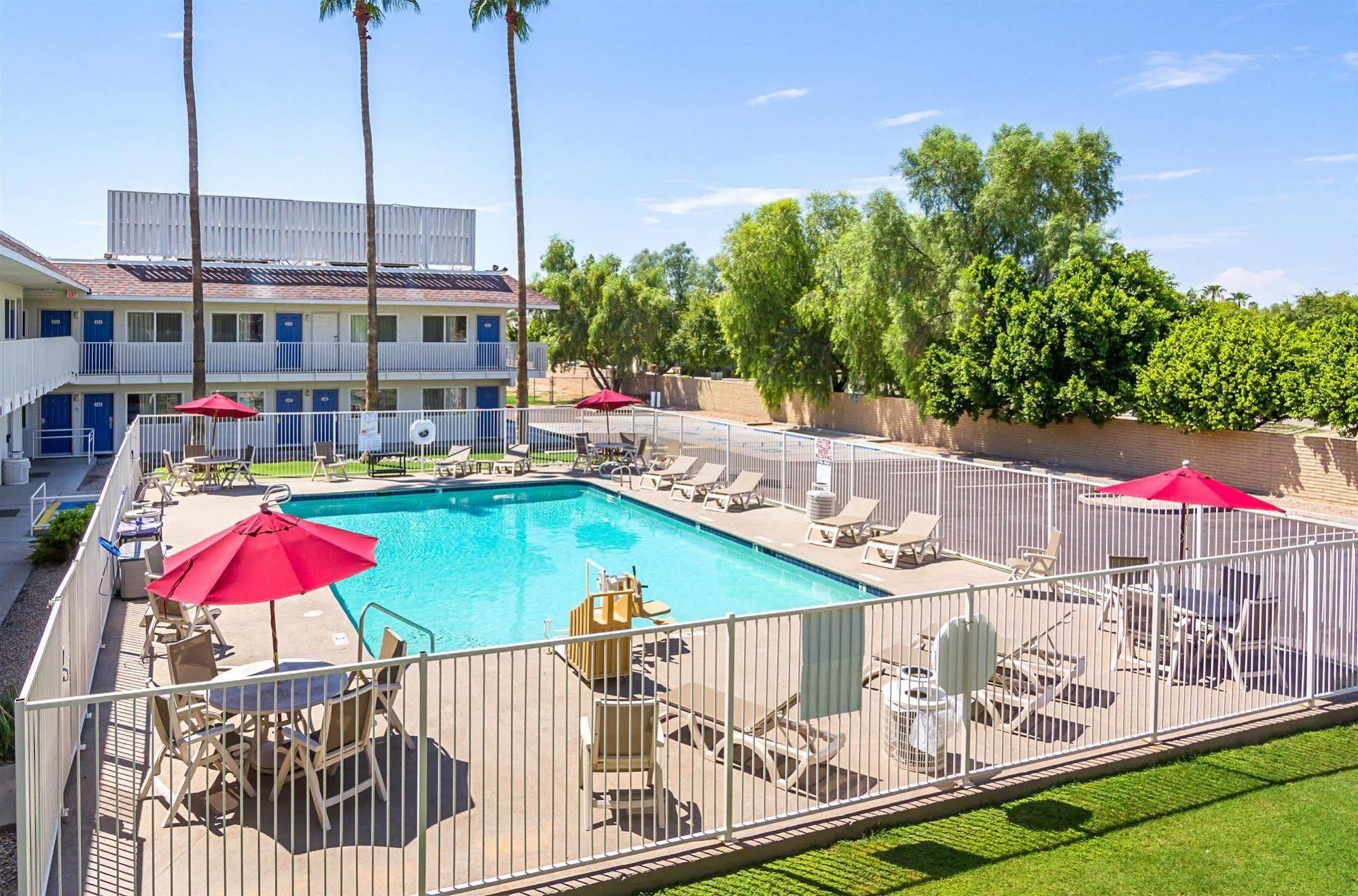 Motel 6 Mesa North Exterior photo