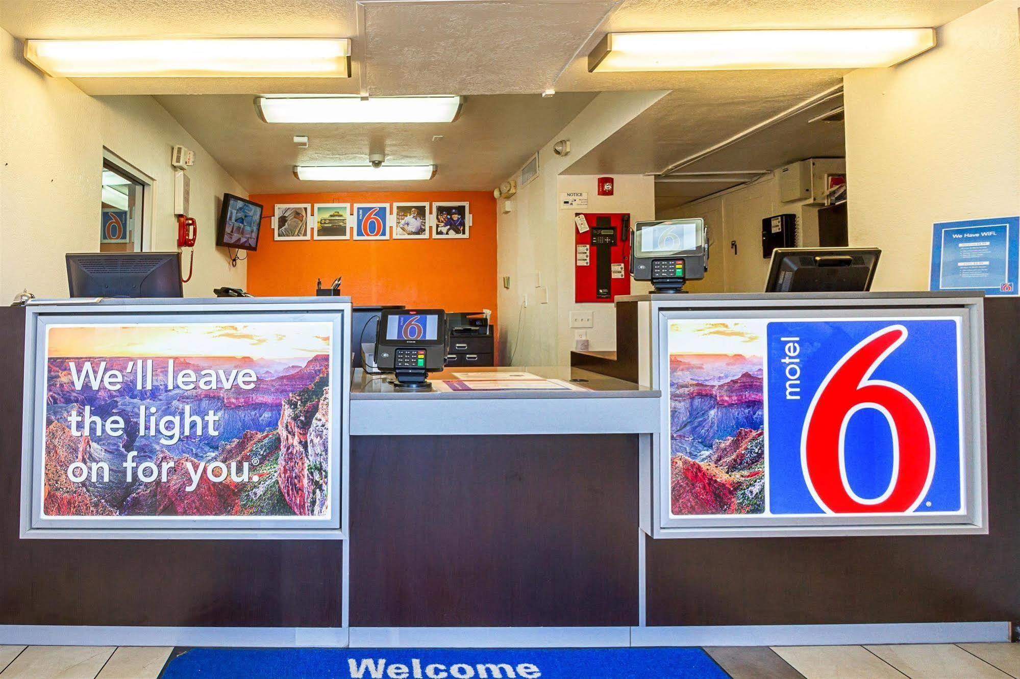 Motel 6 Mesa North Exterior photo