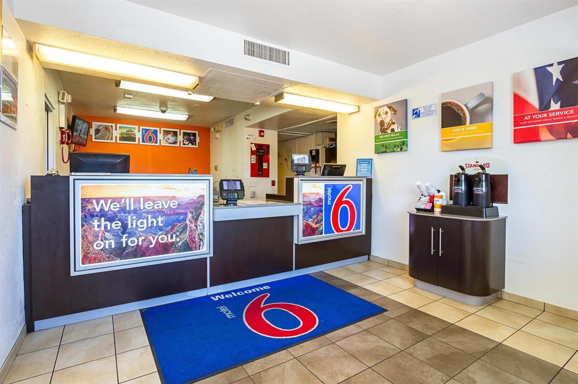 Motel 6 Mesa North Exterior photo