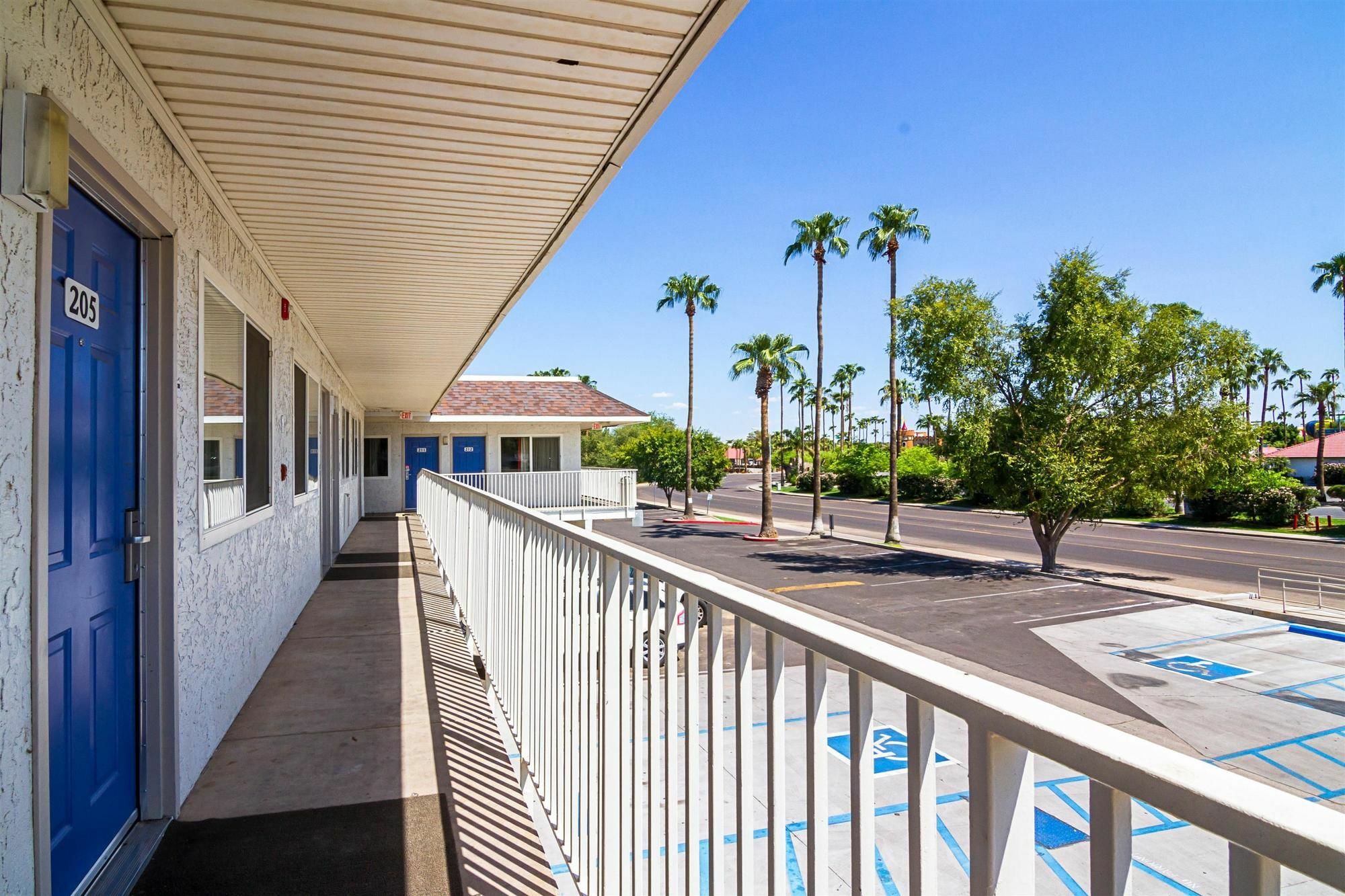 Motel 6 Mesa North Exterior photo